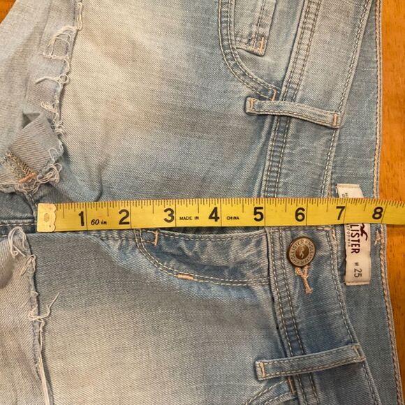 Hollister light wash denim shorts size 1/W25 - Picture 3 of 5